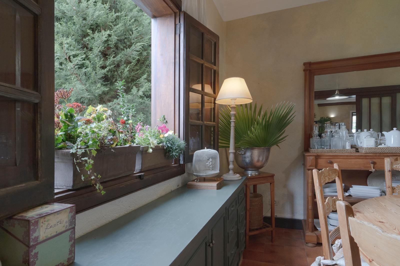 la-casa-de-la-orilla-fachada-tegueste-tenerife-cocina-01
