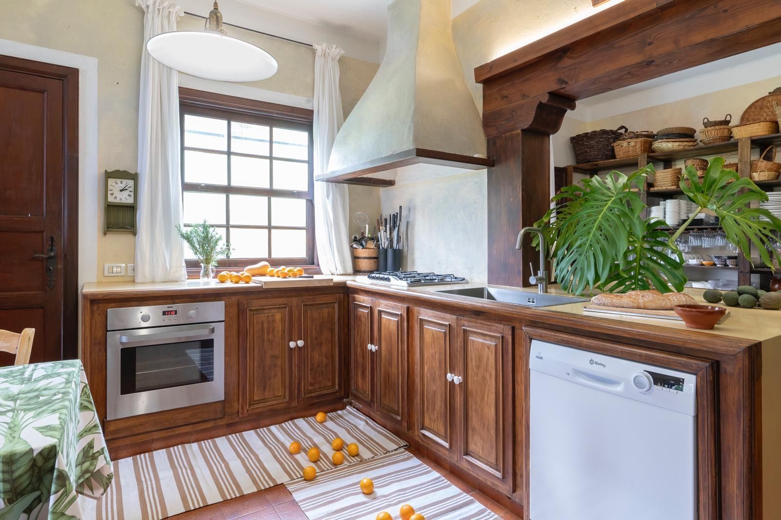 la-casa-de-la-orilla-fachada-tegueste-tenerife-cocina-05